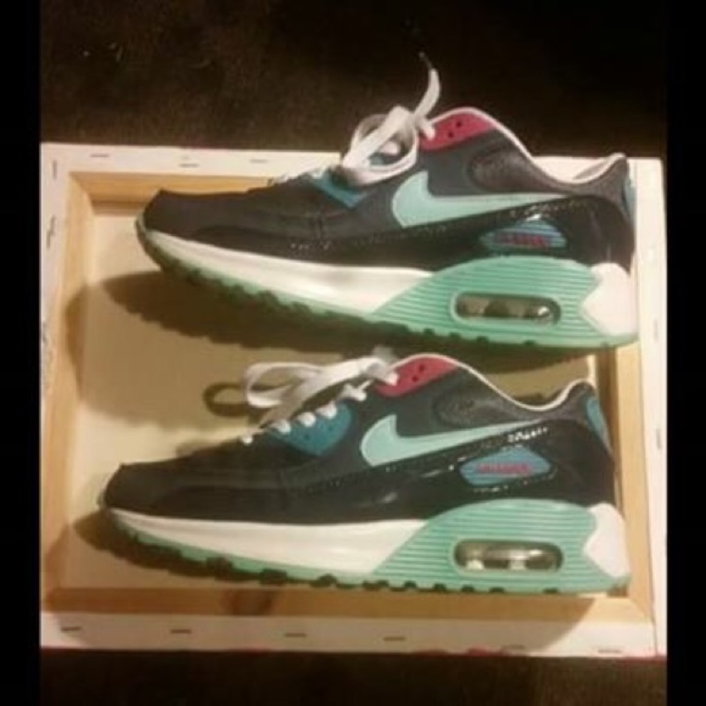 NIKE AIR MAX